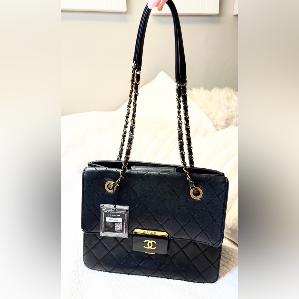 Chanel Black Quilted Shoulder Bag with Gold Chain